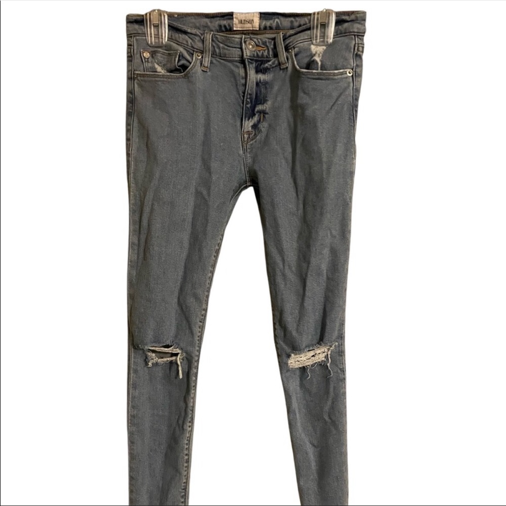 Adorable Hudson jeans! Size 27. Does stretch. Comfy!